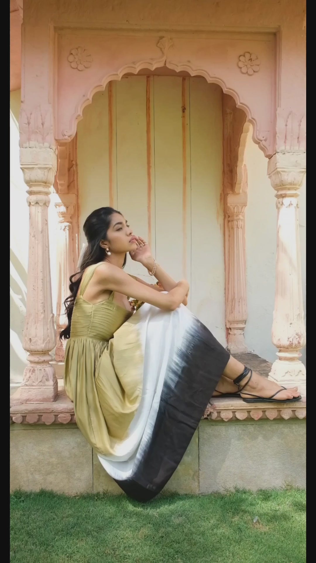 Meera Midi