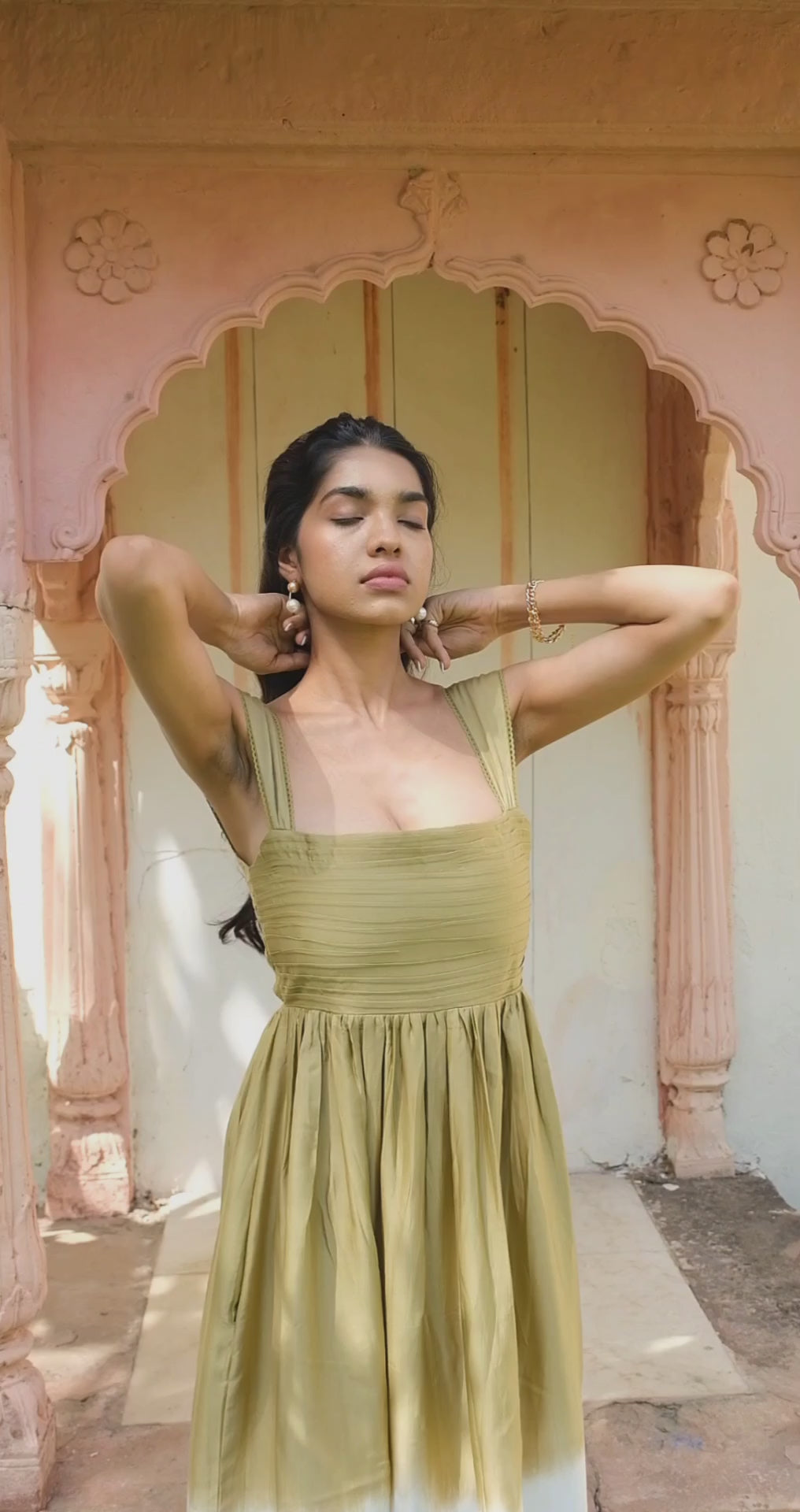 Meera Midi