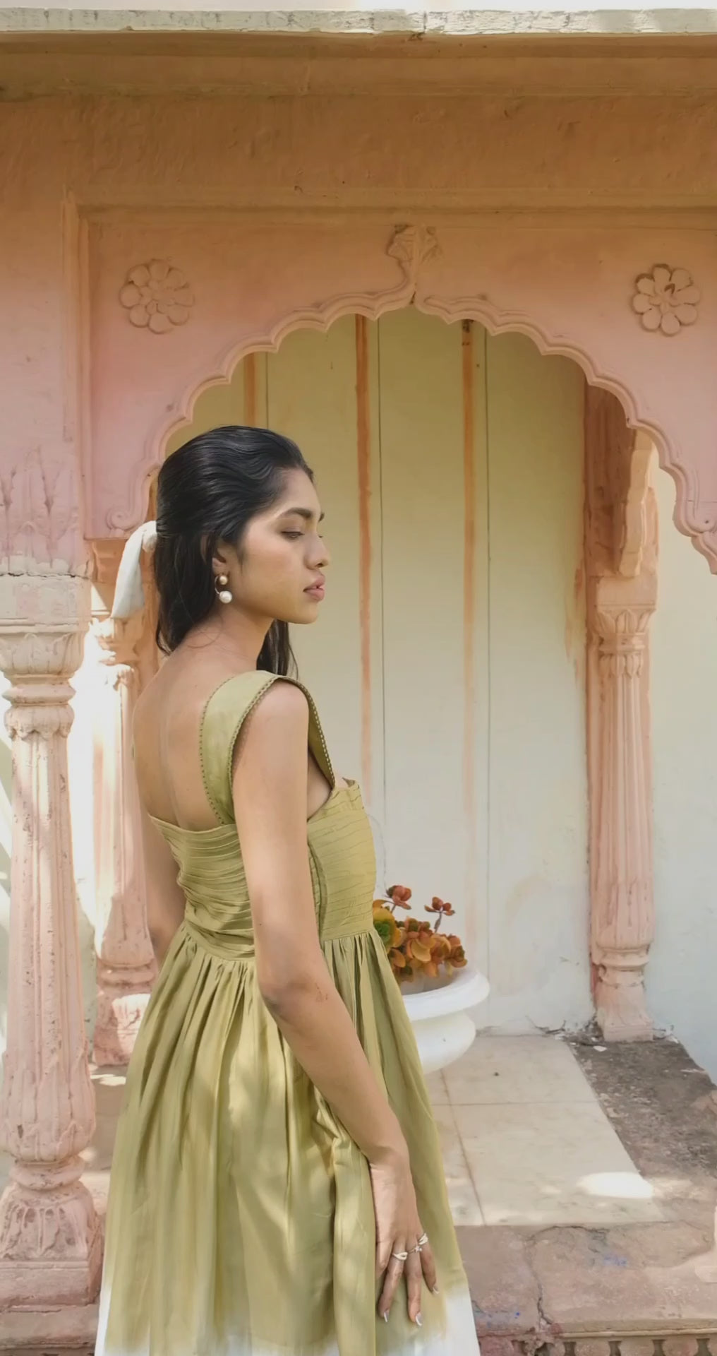 Meera Midi